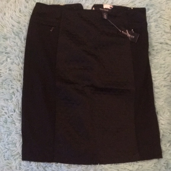 Skirts - Picture 8 of 8